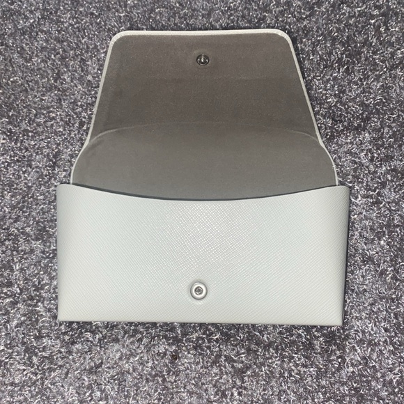 Micheal Kors Sunglass Case - Picture 3 of 7